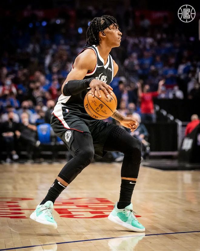 虎扑体育-Rookie连续十场比赛得分超过重要助攻，快船不断突破！比赛高潮迭起的简单介绍