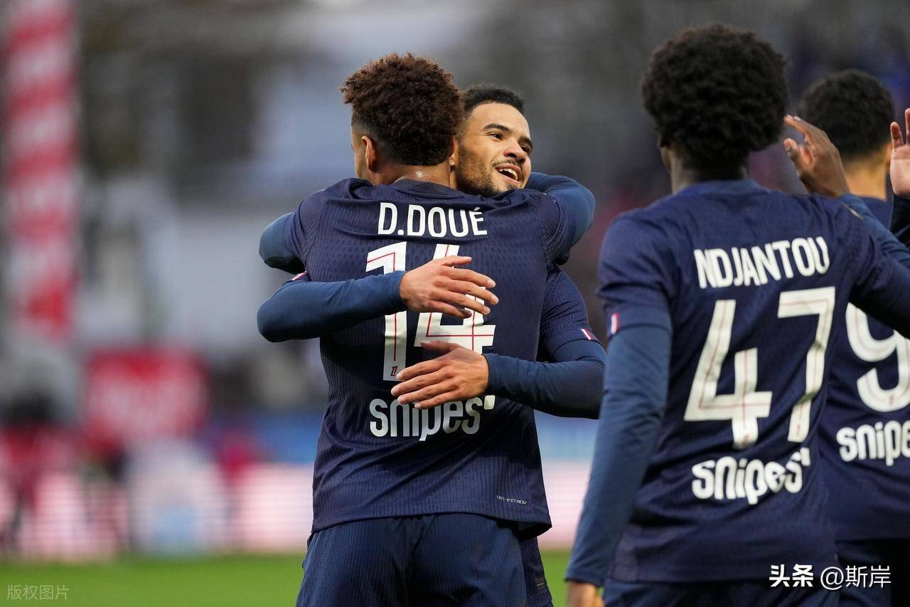 虎扑- 法甲赛程吃紧，里昂集结日遗憾出局，悬念犹存，阵容厚度经受考验