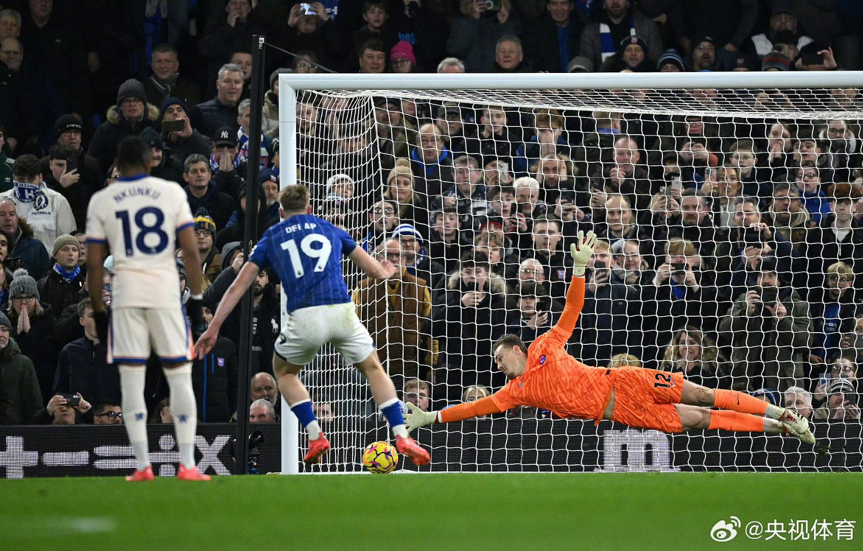 虎扑- 切尔西发布备战花絮，窗口期止住颓势，欧篮联任务艰巨，球队文化再被提及