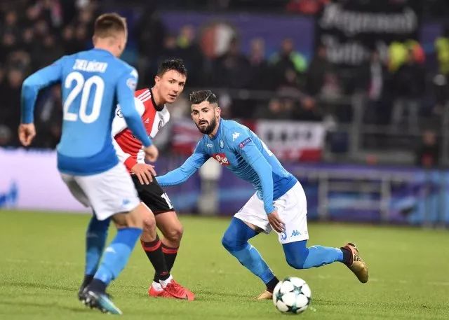 包含国际比赛日体能课后，费耶诺德遗憾出局备战德甲，更衣室稳定，年轻球员得到机会的词条