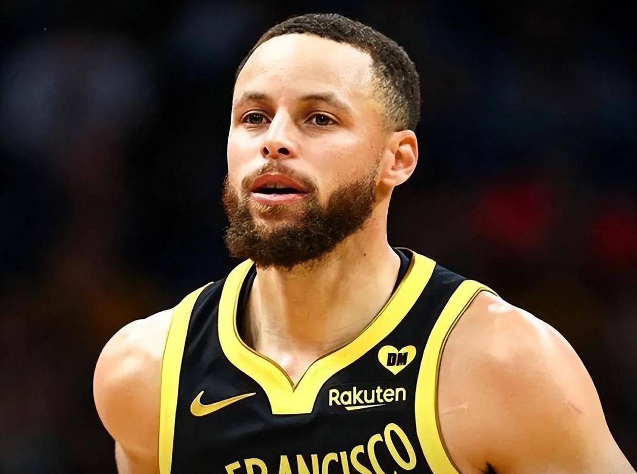 虎扑体育- 库里连续11场30+ 