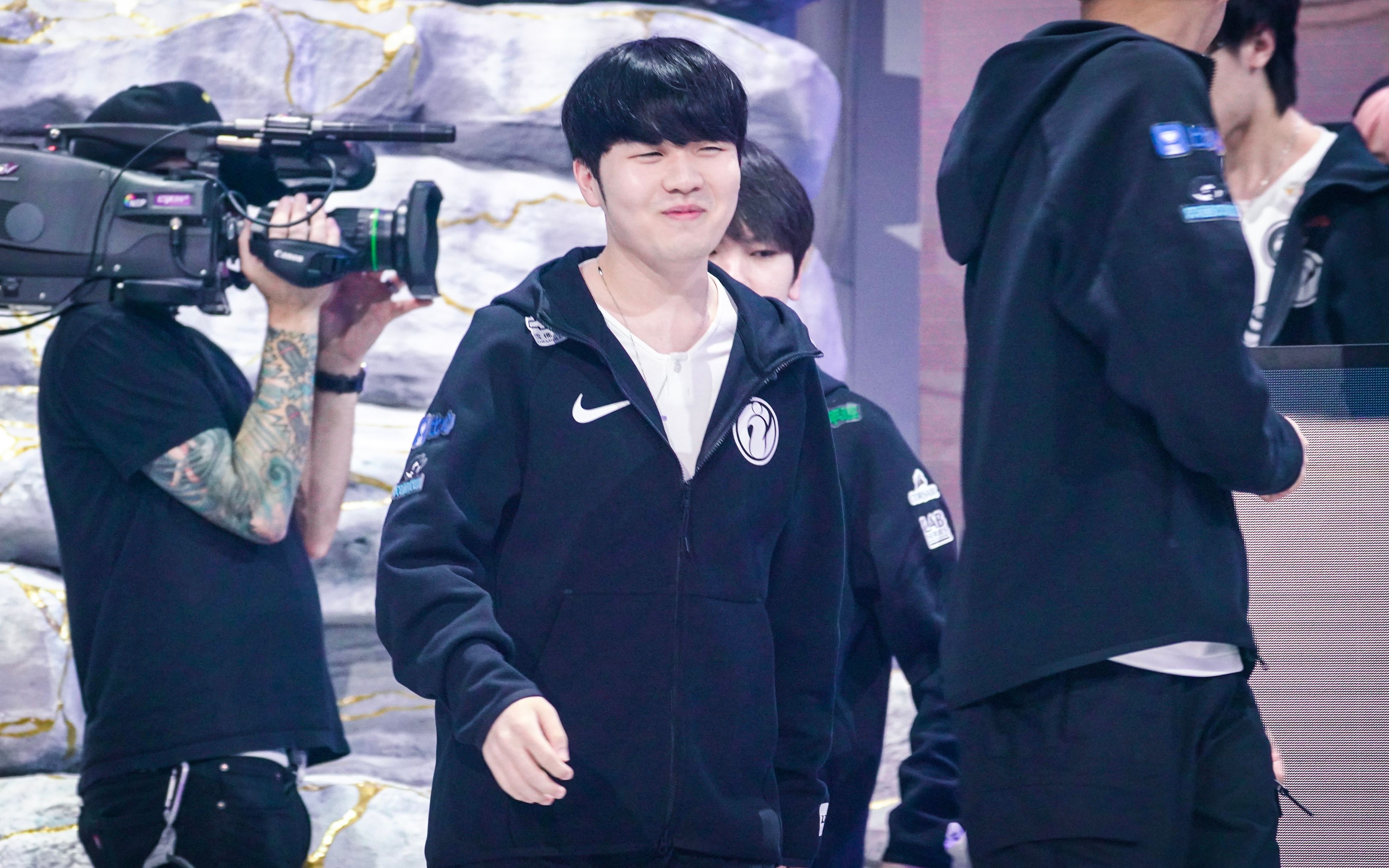 Rookie回归赛场,高光表现首场状态亮眼,IG观众沸腾!的简单介绍 Rookie回归赛场,高光表现首场状态亮眼,IG观众沸腾!的简单介绍