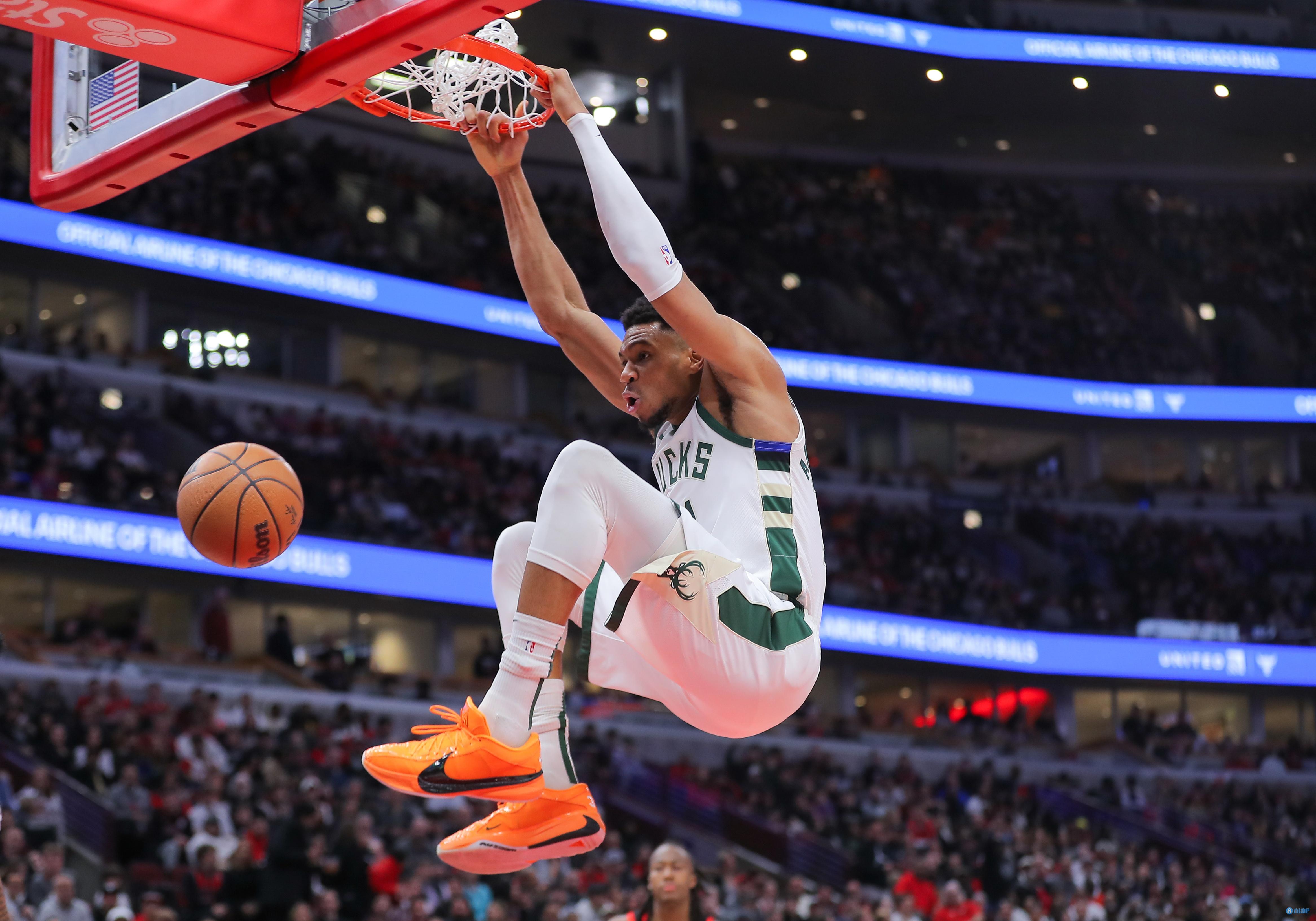 虎扑体育-包含字母哥迎来十二赛季高光表现，IG球迷沸腾！的词条