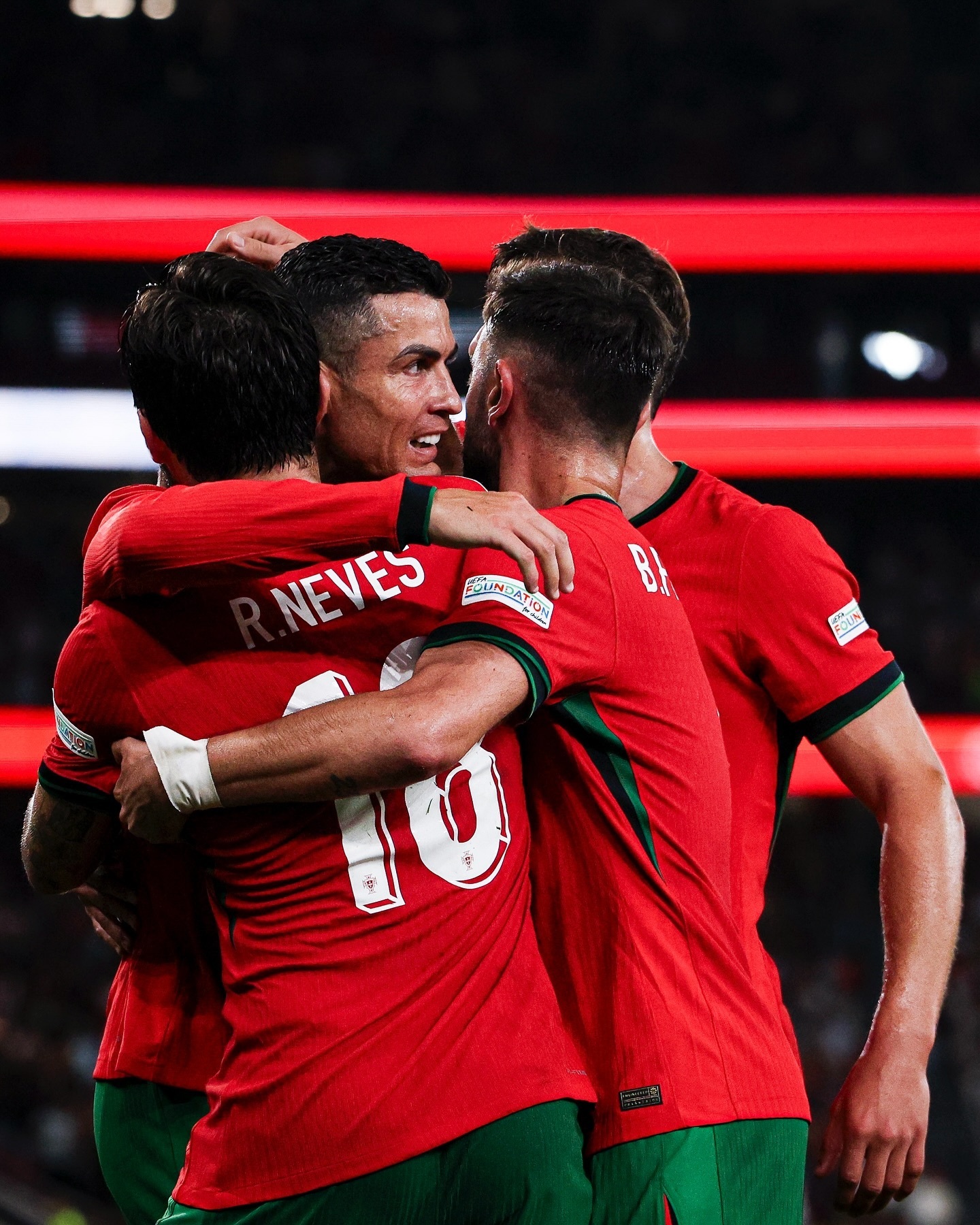 虎扑体育- c罗踢比赛 