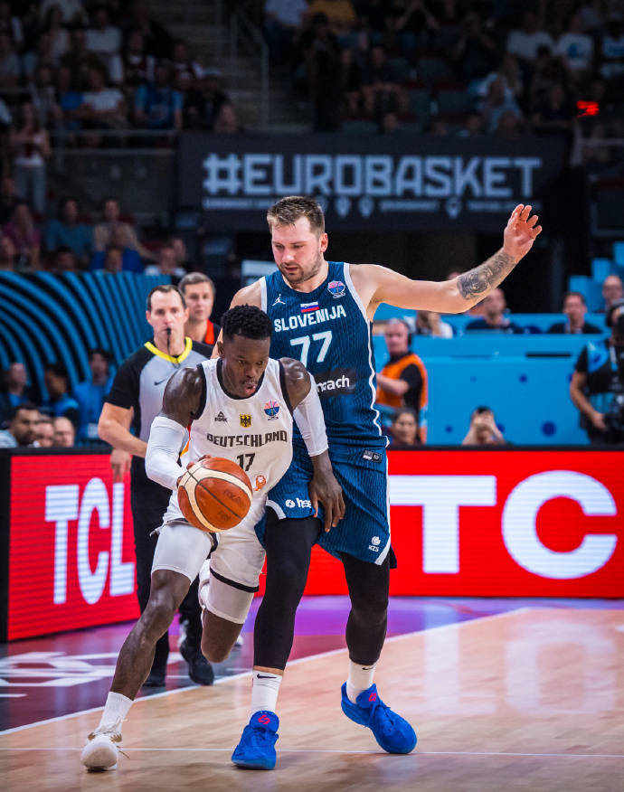 包含东契奇在热火比赛中精彩发挥，问鼎冠军引发热议！的词条